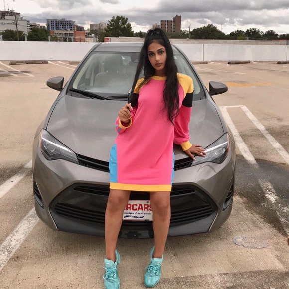 Pretty little thing color block sweatshirt dress - Picture 1 of 3